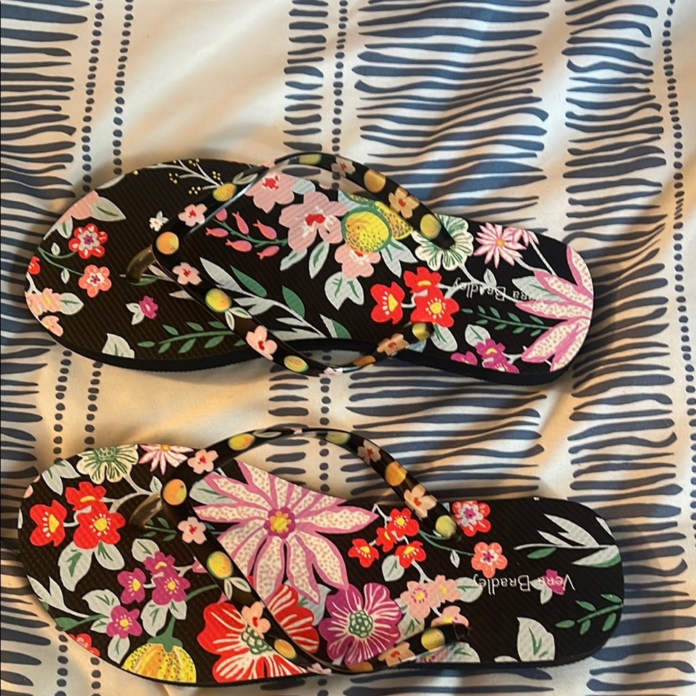 Vera Bradley Black Floral flip flops-size M